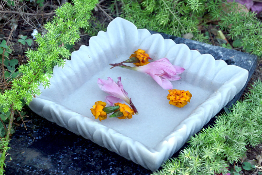 Festive Decor Decorative Marble Bowl Plate Hand Carved Household Multi-Utility Flower Shape Decorative Bowl